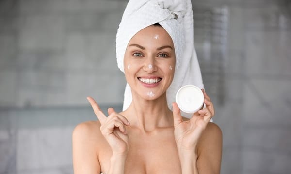 Có nên dùng một loại kem dưỡng cho cả ngày và đêm không?